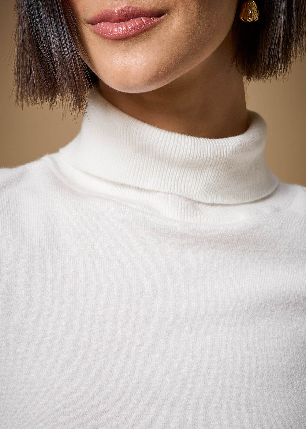 47.40.3701OFW BLUSA DE TRICOT LIGHT M/C GOLA ALTA