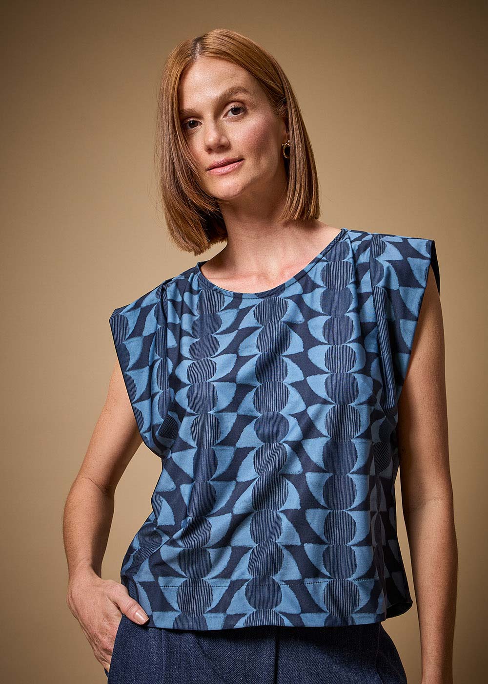 67.20.3705IKE BLUSA MALHA M/C DETALHE OMBRO ESTAMPA TSUKI