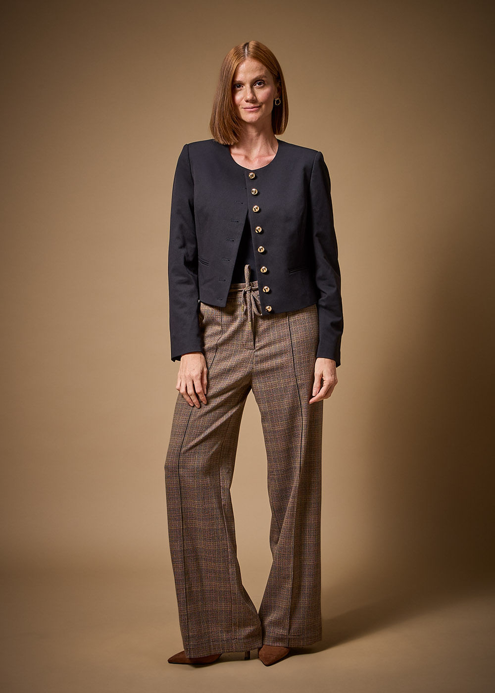 21.30.3707PTO JAQUETA CROPPED COM BOTÕES