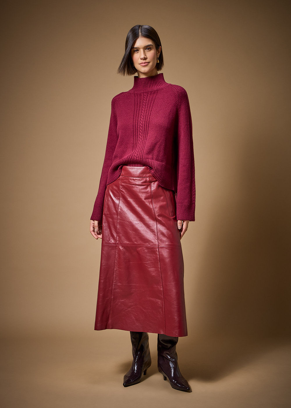 46.40.3705UME BLUSA GOLA ALTA DETALHE TRANÇADO