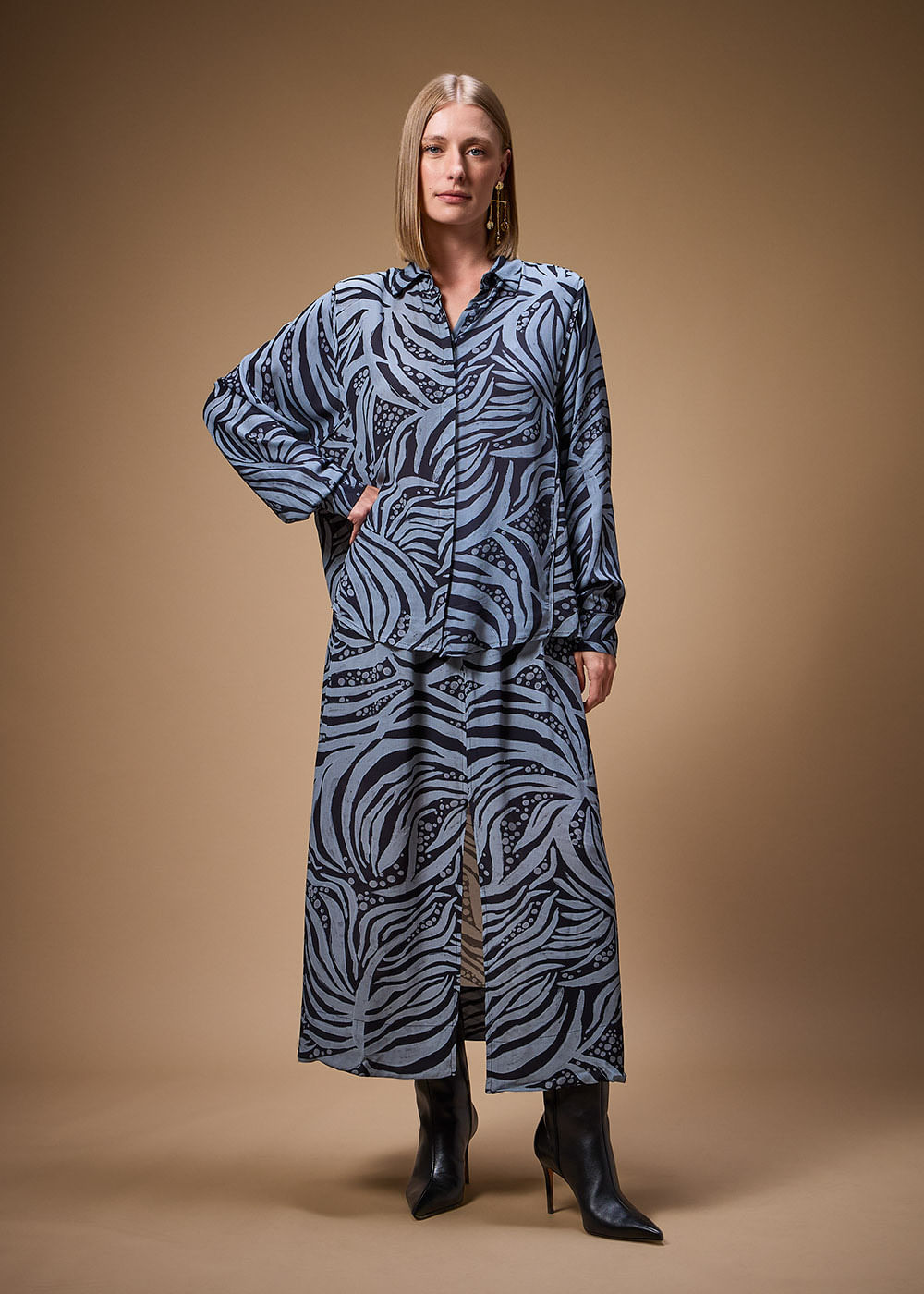 54.20.3703EST SAIA MIDI DETALHADA ESTAMPA BRUMA SORA