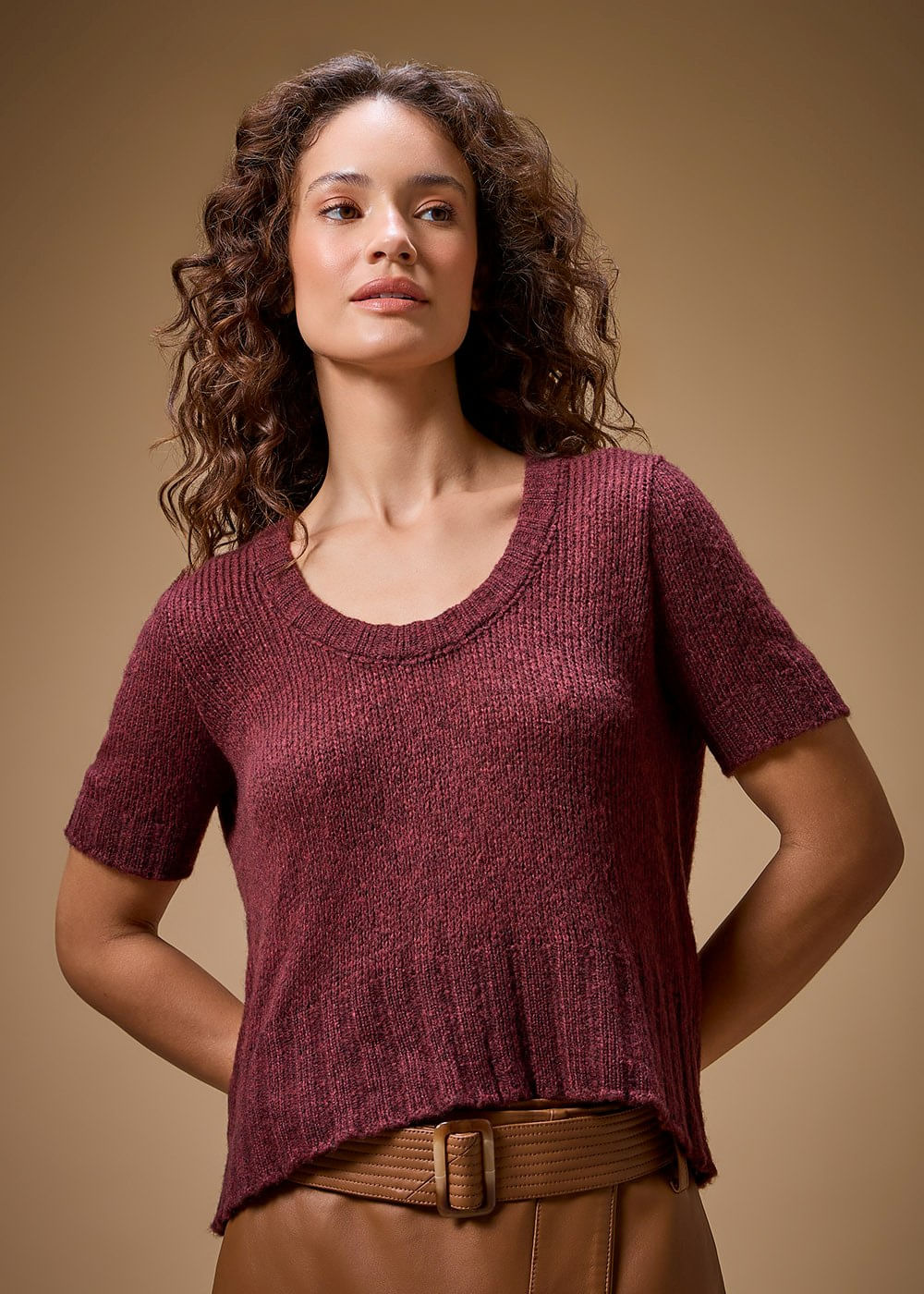 47.40.3702UME BLUSA M/C TRICOT DECOTE REDONDO