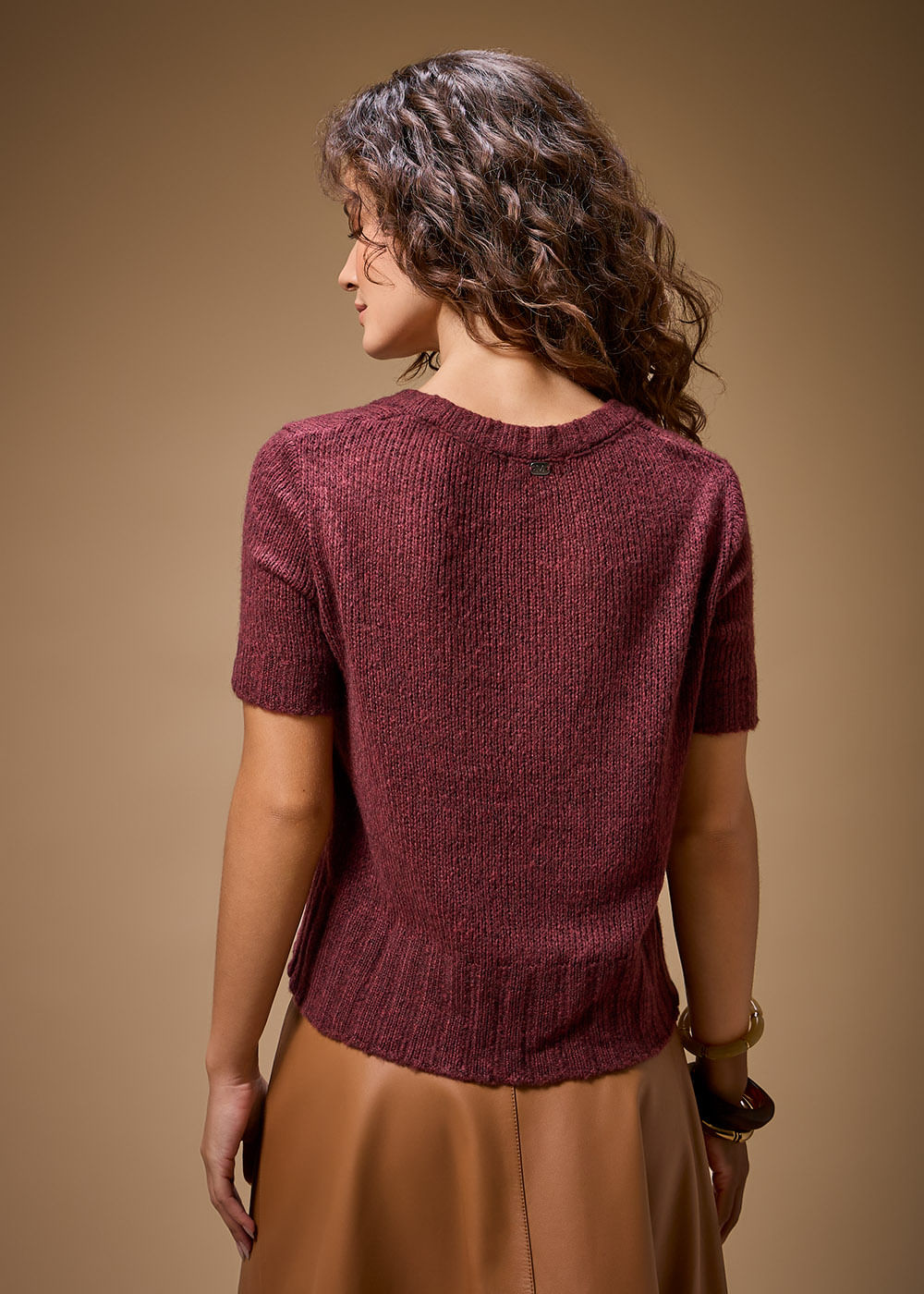 47.40.3702UME BLUSA M/C TRICOT DECOTE REDONDO