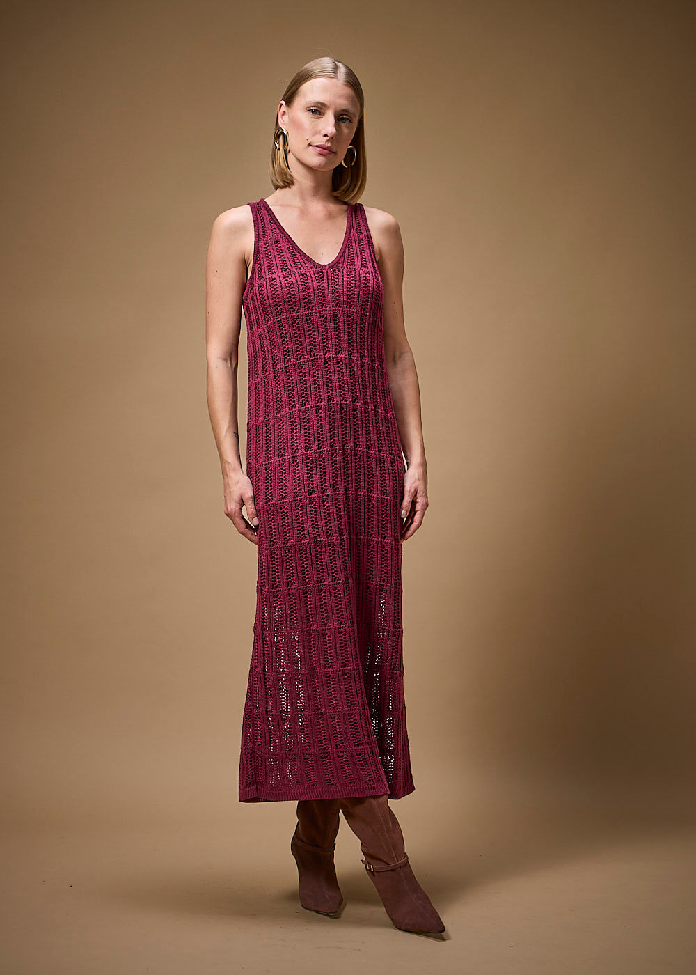 43.40.3701UME VESTIDO DE TRICOT DECOTE V