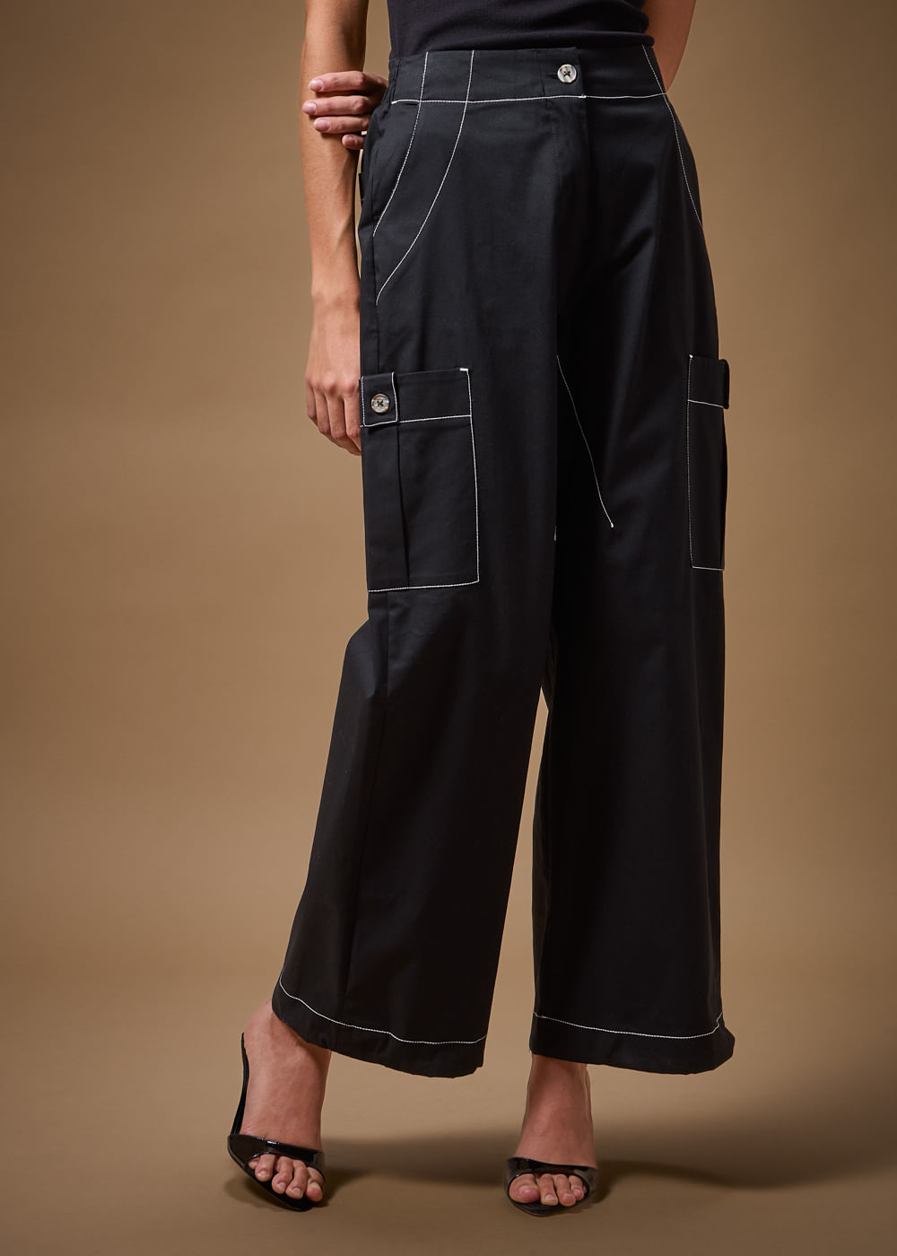 52.10.3708PTO CALÇA CARGO BOLSOS LATERAIS