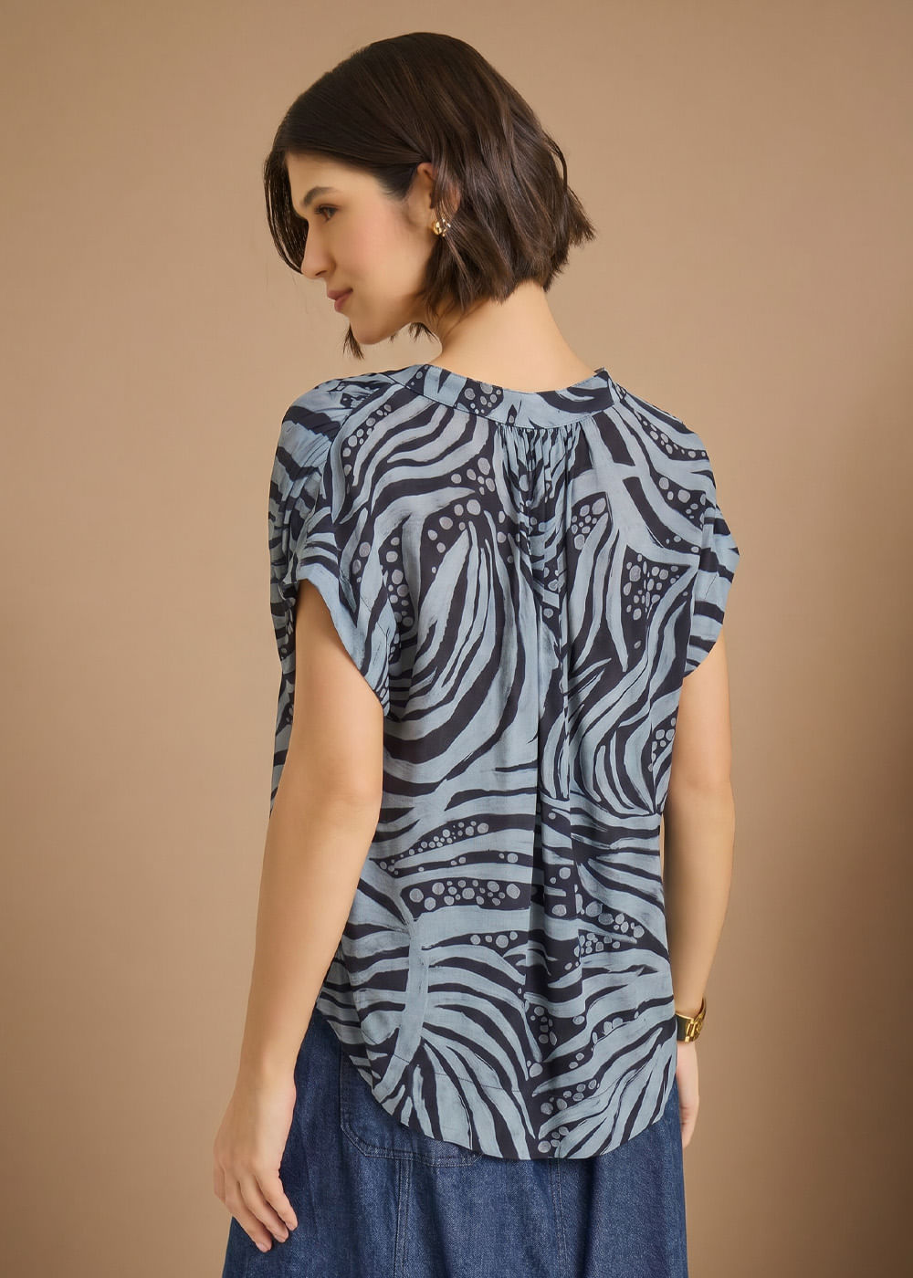 57.20.3709EST BLUSA M/C ESTAMPA BRUMA SORA